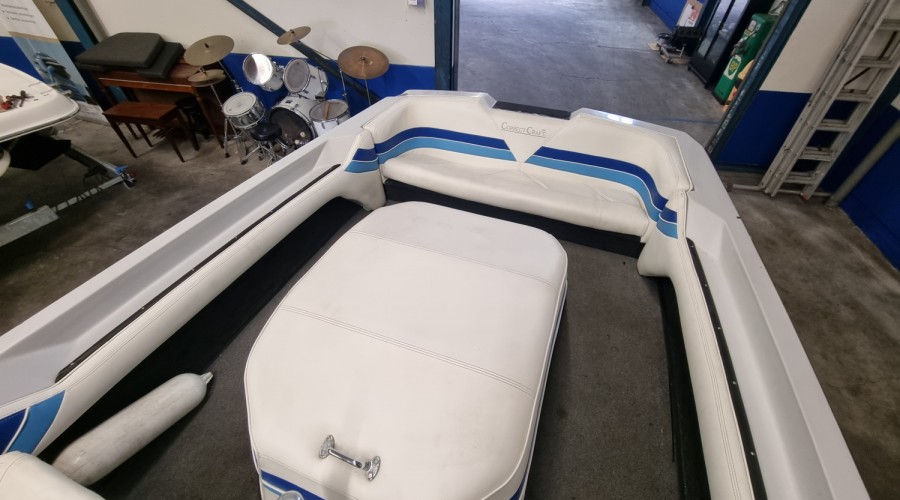 Ski Nautique Closed Bow uit 1992 op LPG