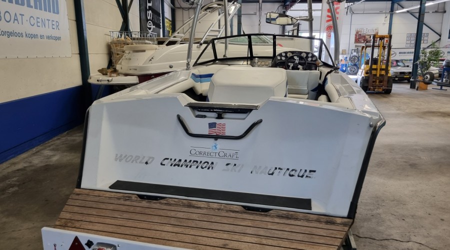 Ski Nautique Closed Bow uit 1992 op LPG