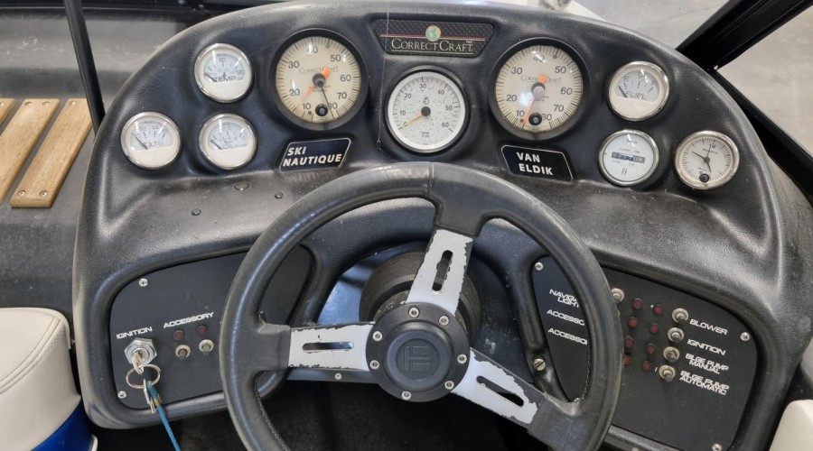 Ski Nautique Closed Bow uit 1992 op LPG