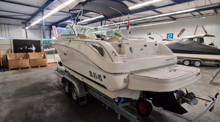 Sea Ray 235 Weekender